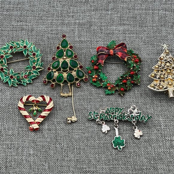 6 Festive Enamel & Rhinestone Christmas Tree Wreath Brooch Pin - Picture 1 of 15